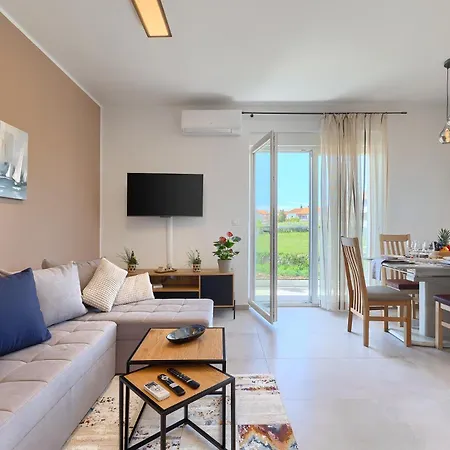 Holiday Bojana Apartment *